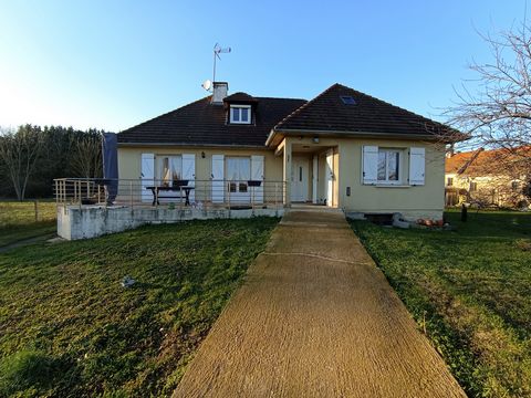 Située à CREUZIER LE VIEUX, aux portes de CUSSET et VICHY, Jennifer CHANTELOT, Négociatrice MaxiHome, contact direct : 06 60 98 10 72, vous propose à la vente cette grande maison de 162 m2, idéale pour les familles nombreuses ou recomposées, sur un b...
