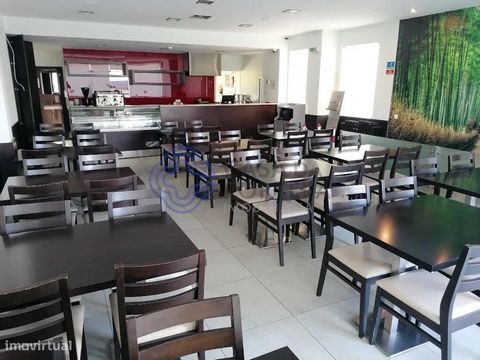 Restaurante à venda em Arcozelo, Vila Nova de Gaia, a apenas 3 km da Praia da Aguda. Este restaurante tradicional, totalmente equipado e mobilado de maneira funcional e acolhedora, está preparado para atender também no serviço de Takeaway. Com um sal...