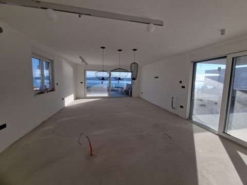 For sale is a luxurious penthouse with two terraces and a beautiful view of the sea, new building, 173.77 m2, Seget Donji! The apartment is located on the last floor of a newly built modern multi-apartment building and extends over the entire floor. ...