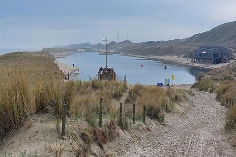Dit prachtig gerenoveerde vakantiehuis is perfect voor stellen, gezinnen en senioren die op zoek zijn naar een rustig toevluchtsoord. Smaakvol ingericht met een moderne inrichting, biedt het een ontspannen sfeer in een vrijstaande omgeving met een gr...
