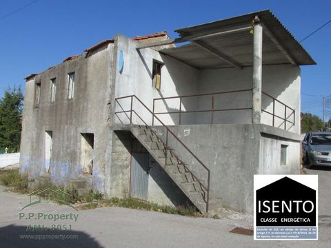Ruina com jardins e Garagem perto de Vila Nova de Poiares Esta ruina fica numa pequena aldeia nos arredores da vila mercantil de Vila Nova de Poiares, tem 2 pisos e varias divisões. A propriedade tambem tem uma varanda e arrecadacao, o jardim fica na...