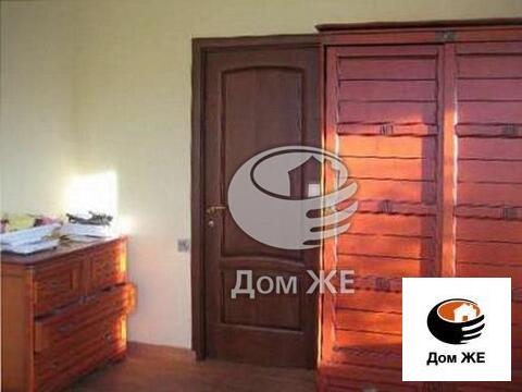 Лот №M5089181. Дмитровское, Новорижское шоссе, 22 км от МКАД. Трехуровневый кирпичный коттедж, авторский дизайн. Построен в 2004г. Дом полностью меблирован гарнитурной мебелью, оснащен всей бытовой техникой. подключены центральные коммуникации. Газов...