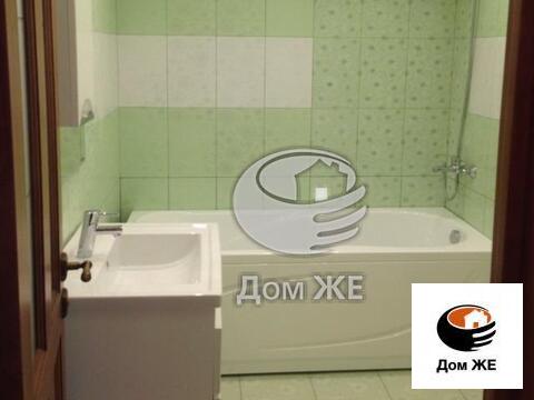 Лот №M5090423. Петрово-Дальнее, Ильинское шоссе, 13 км от МКАД. Трехуровневый кирпичный коттедж. Построен в 2017г. Дом полностью меблирован. Оснащен всей бытовой техникой. Подключены центральные коммуникации. Газовое отопление. Интернет. подвал / цок...