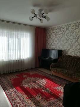 Лот №bl3193163. В п.Томаровка сдается дом с ремонтом на длительный срок. Дом теплый аэробел и облицовка кирпичом и комфортный. На первом этаже - кухня, зал, спальня, туалет, ванна. На втором этаже - спальня, кабинет, детская спальня, туалет. Есть сад...