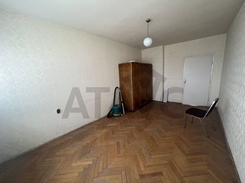 OFFRE - 3000 TAILLE RÉELLE ! PRIX BAS ! Nous vous proposons un appartement extrêmement spacieux et fonctionnel avec quatre chambres séparées, situé dans la partie centrale de la ville, dans la zone du ministère de l’Intérieur - Dimitrovgrad ! L’appar...