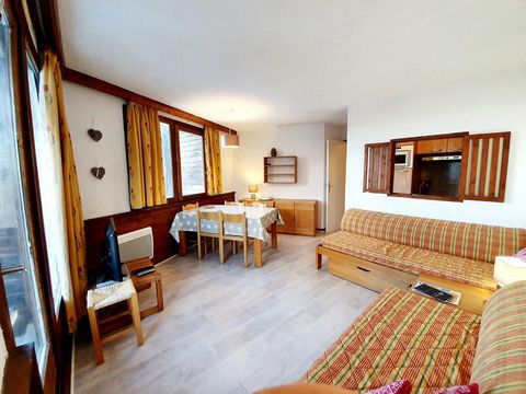 The residence Le Belvédère is located in Les Orres 1650. It is ideally situated 40 m from the ski slopes and the ski school. The village center and shops are 50 m from the building. The residece, with lift, offers a wonderful panoramic view in the he...