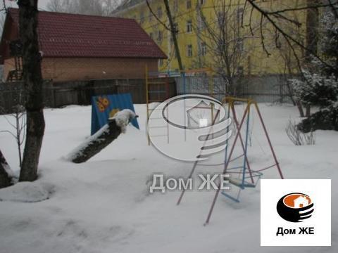 Лот №M5090538. Апрелевка, Киевское шоссе, 28 км от МКАД. Двухэтажный кирпичный коттедж. Построен в 2001г. Дом полностью меблирован наборной мебелью, оснащен необходимой бытовой техникой. Подключены все коммуникации. Газовое отопление. подвал / цоколь...